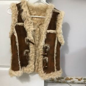 100 % HU Lamb. Super soft. Size L but  like a M